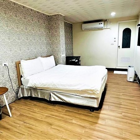 Shining House Apartment ไถหนาน ภายนอก รูปภาพ